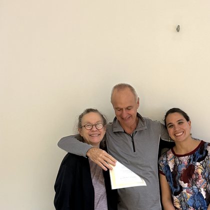 Sharon Wheeler s Mírou Krčkem při předávání diplomu